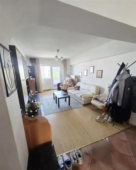 Apartament 3 camere etaj intermediar str. Toamnei