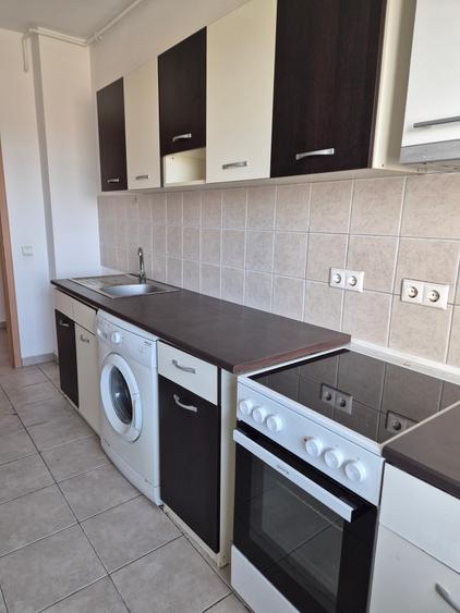 PROPRIETAR vand 2 camere GHICA PLAZA