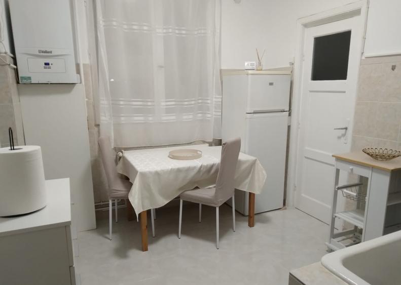Piata Romana | 2 Camere | Centrala Proprie | Parter | Metrou 3min