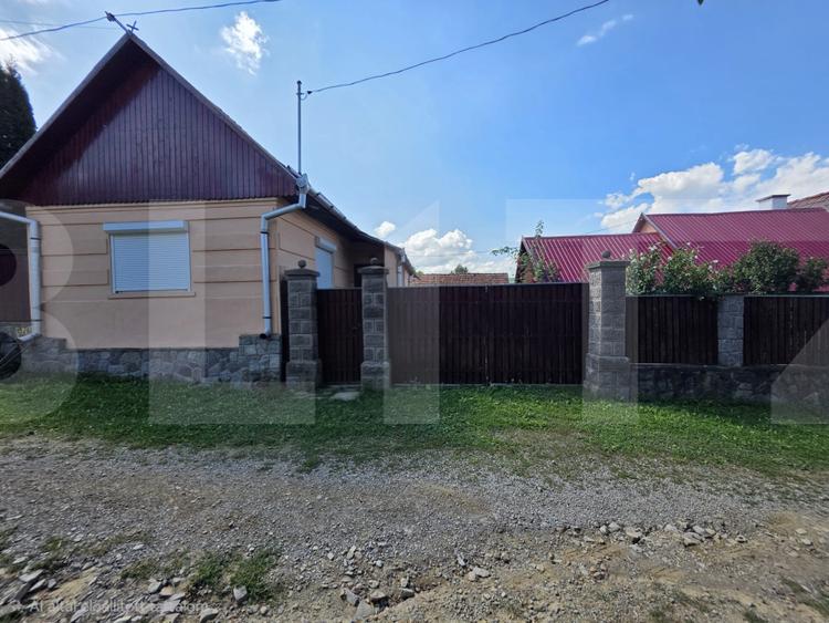 Casa de caramida, 3 camere, teren 1.208 mp, satul Micfalau