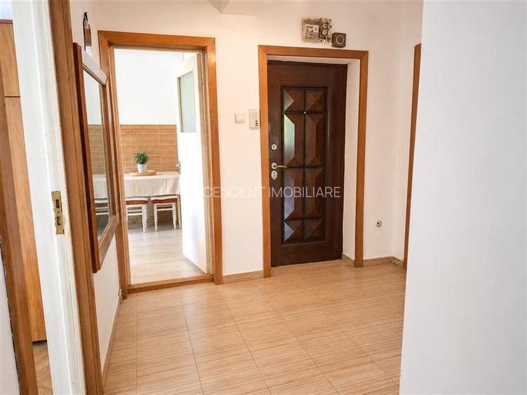 Drumul Poienii .LIvada Postei: 3 camere decomandate,2 balcoane,vedere verde, Bra