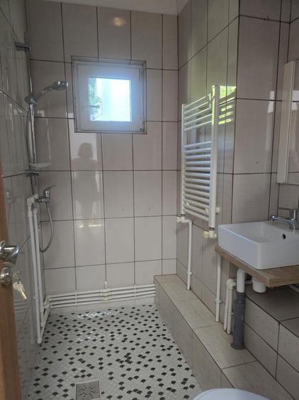 Apartament de inchiriat 3 camere zona Centru-Arcu