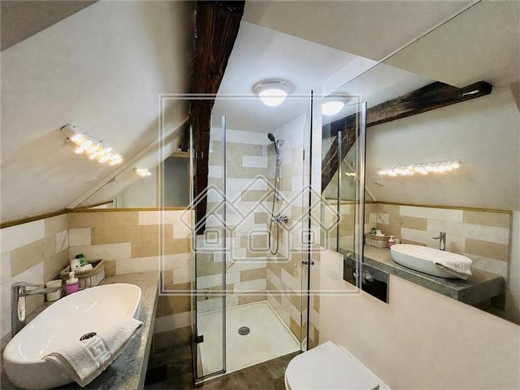 Casa cu 6 apartamente + gradina - pretabil investitii