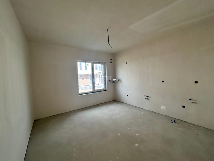 CASA TRIPLEX DE VÂNZARE ÎN FLOREȘTI - 3