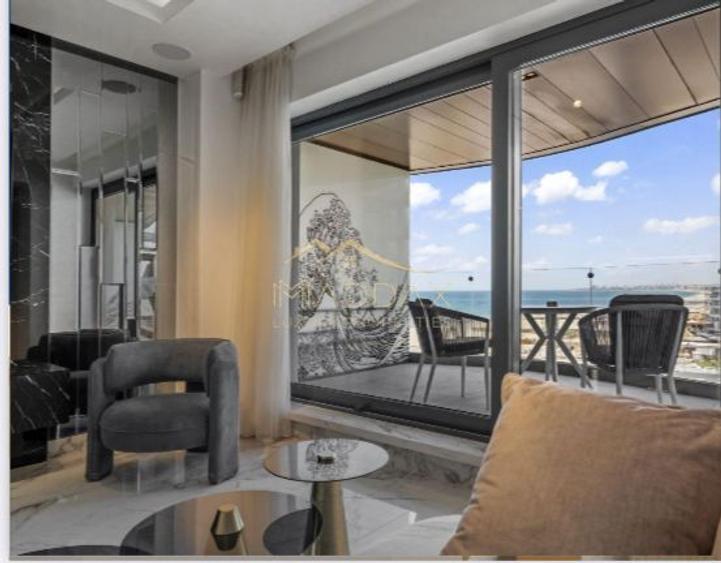 Apartament LUX**5 Camere**Prima linie la MARE**Complex cu piscina//MAMAIA