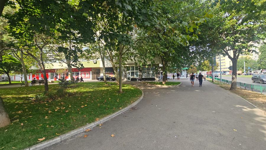 Spatiu comercial, parter bloc, 3 intrari, posibil amenajare in 2 sau 3  spatii
