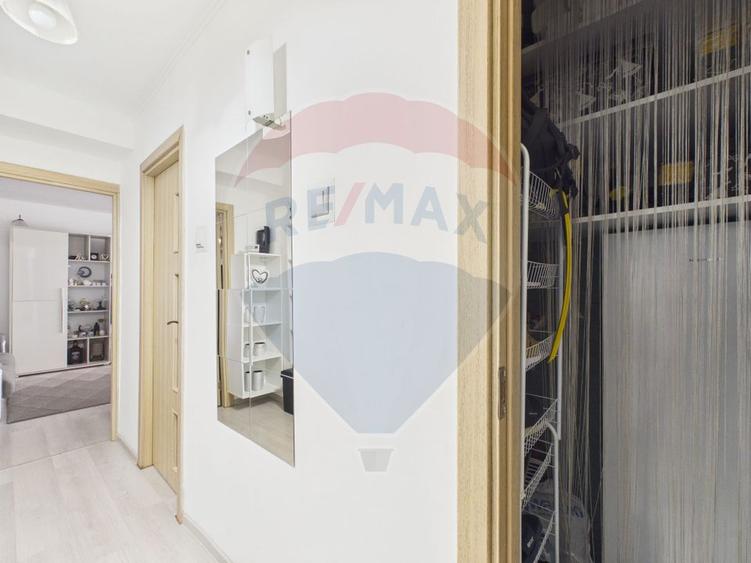 Apartament 4 camere de vanzare – complet renovat, mobilat și utilat