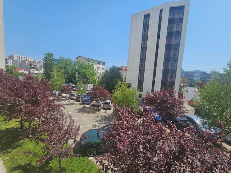 Spatiu Comercial langa mall Plaza/ideal birou/loc de parcare inclus