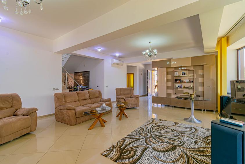 Vila complet mobilata si utilata , constructie solida, Petresti