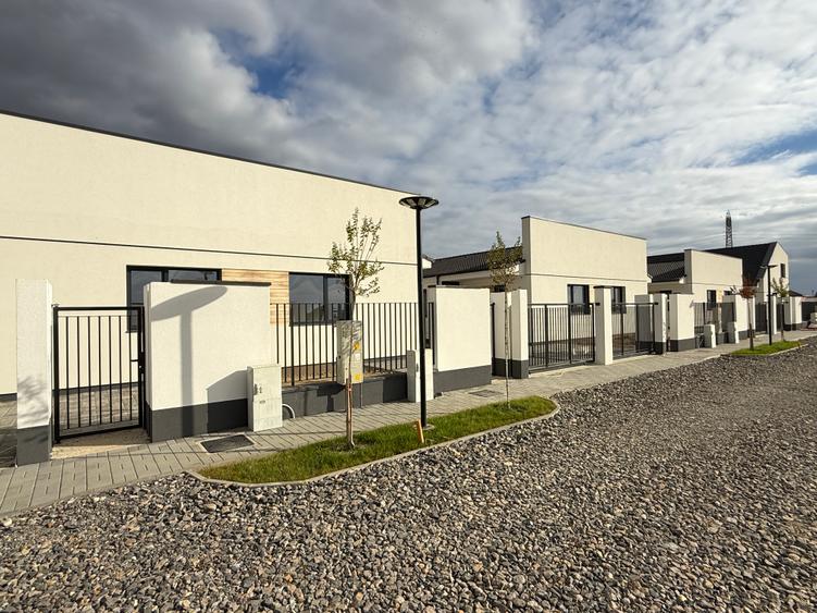COMISION 0%l Duplex Parter l panouri solare 3,5 kw l in Mosnita Noua