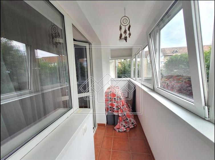 Apartament modern, decomandat, 2 balcoane, etaj 2/8 - Zona Centrala