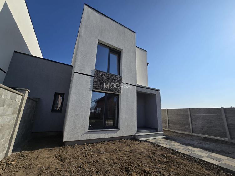Duplex 4 camere Giroc. Terasa 17mp. Bucatarie inchisa. - 2