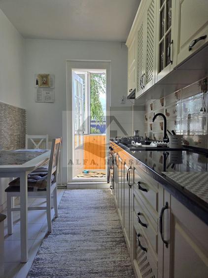 Apartament cu trei camere, zona Noua, 54 mp
