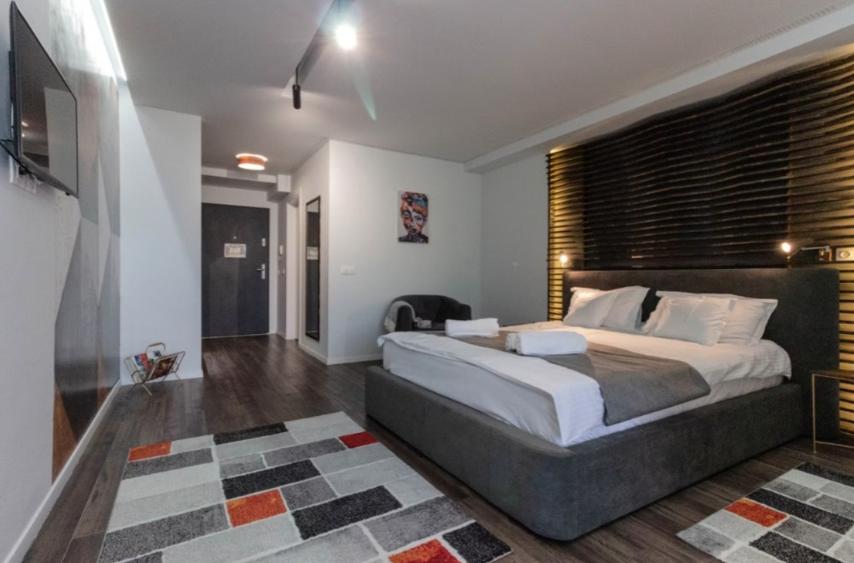 Apartament tip studio, 36mp + 7mp balcon, etaj intermediar, zona West Side