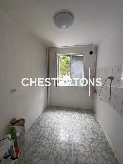 Apartament renovat, 3 camere semidecomandat, Dr. Taberei in spatele restaurantul