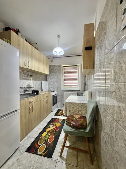 Apartament 1 camere, decomandat, etaj 3, zona Dambovita