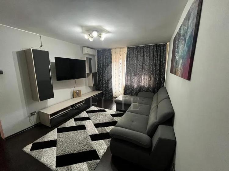 Apartament 3 camere în zona COLOANE