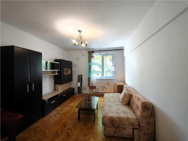 Închiriez 2 camere, Brasovul vechi