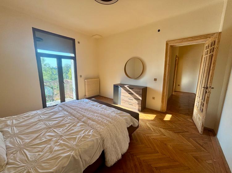 Inchiriere apartament cu 4 camere cu vedere in Parcul Cismigiu