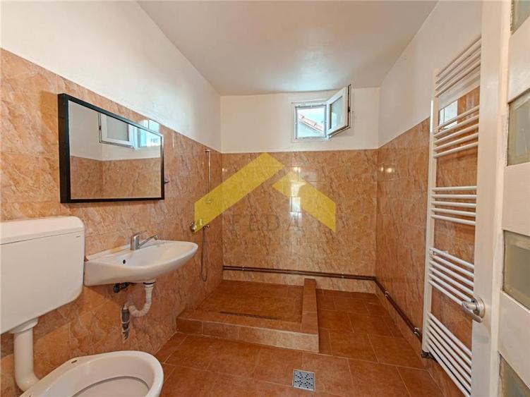 CASA DE VANZARE-SUBCETATE-PE COLT-TEREN 932mp
