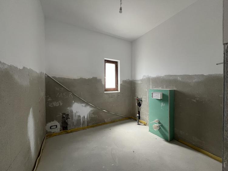 Chisoda - Duplex cu 5 camere despartit prin camera tehnica