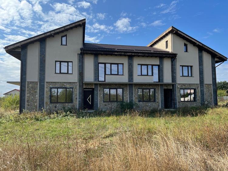 Domnesti- Clinceni - str.Fortului, duplex, P+ET+POD locuibil.