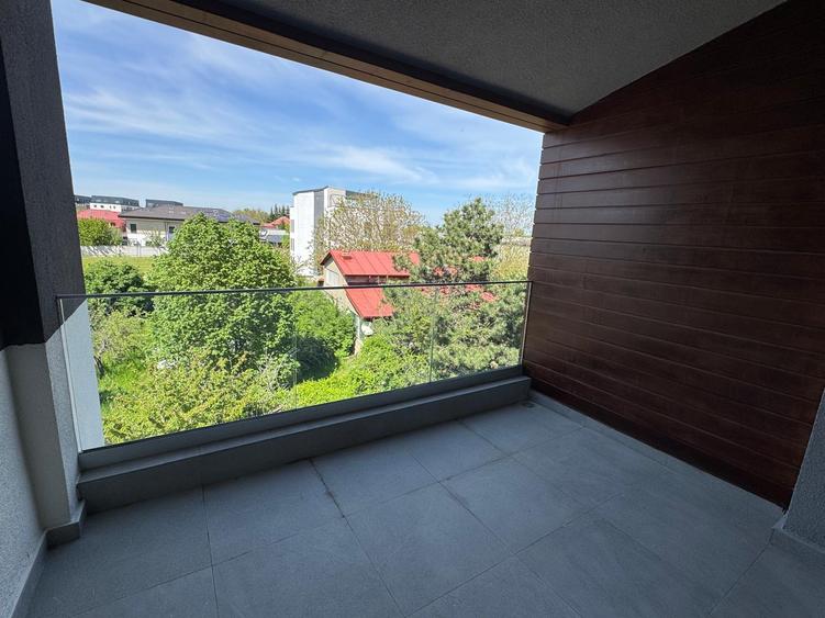 Închiriere Casă 5 camere în Pipera, P+ 2 ETAJE, PARCARE, CURTE, CENTRALA