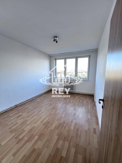 Apartament 2 camere,bloc cu lift, Str. Oștirii/Mihai Viteazul/N.Iorga