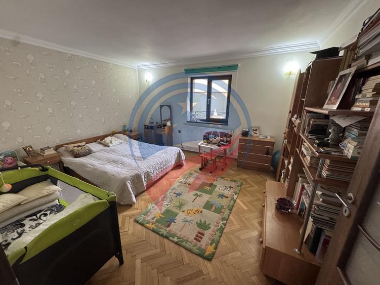 Casă p+1 formata din doua apartamente
