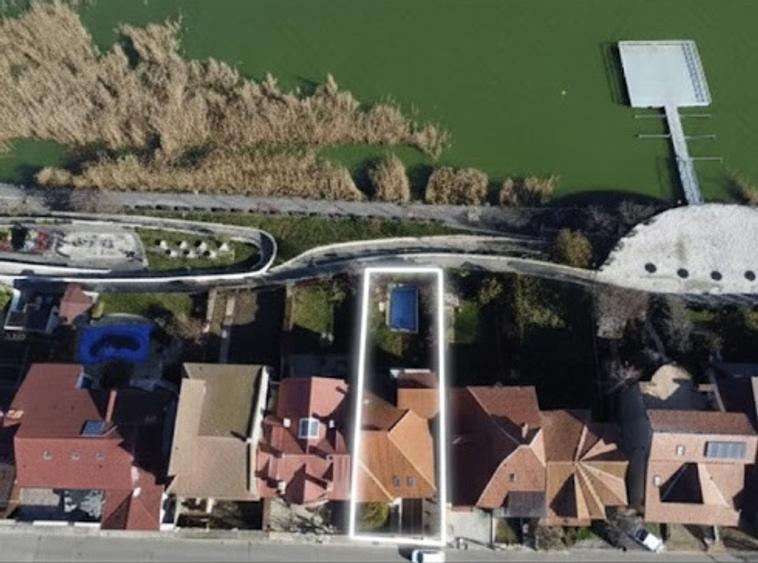 Vilă cu piscina pe malul lacului Siutghiol | Locație premium Ovidiu- Constanta