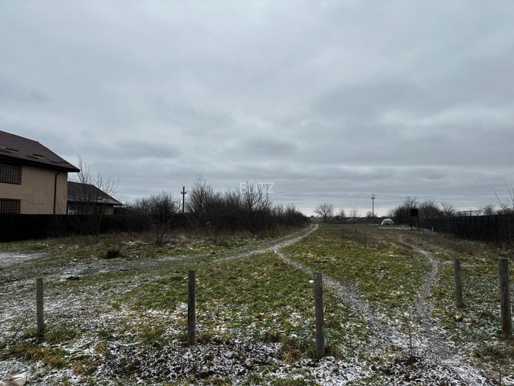 Teren intravilan 10.000 mp în Coșoveni – deschidere 21,5 m, utilități la front