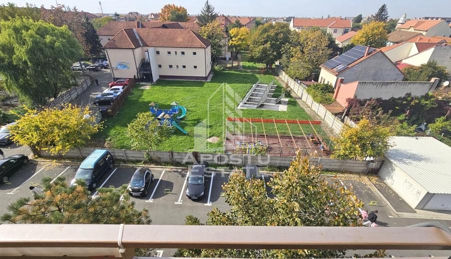 Apartament 4 camere, decomandat 2 bai, 2 balcoane, Central