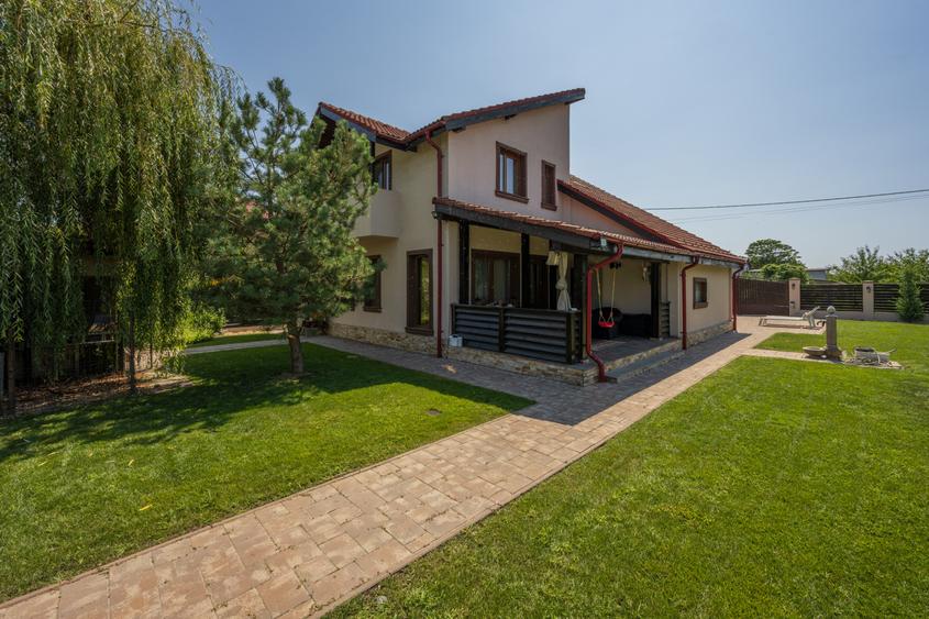 Vilă  superba  în Domnești – complet utilată, curte amenajată, mutare imediata