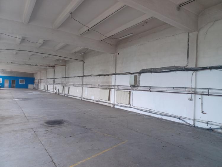 Inchiriez Hala industriala + spatiu birouri