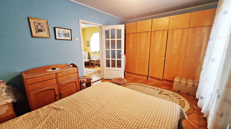 Piata Astra, apartament 2 camere la etajul 1, liber, 93000 euro neg