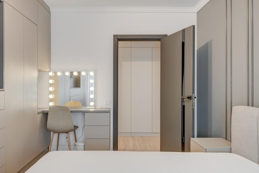 Apartament cu vedere spectaculoasă, 3 camere, 2 băi, bloc 1979, Universitate!