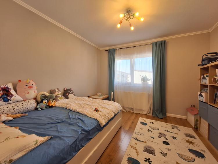 Apartament cu 3 camere, 2 bai, 2 balcoane, zona Terra