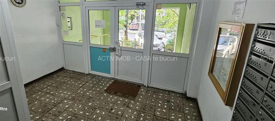 BANU MANTA, apartament 2 camere decom et 10, an bloc 1981