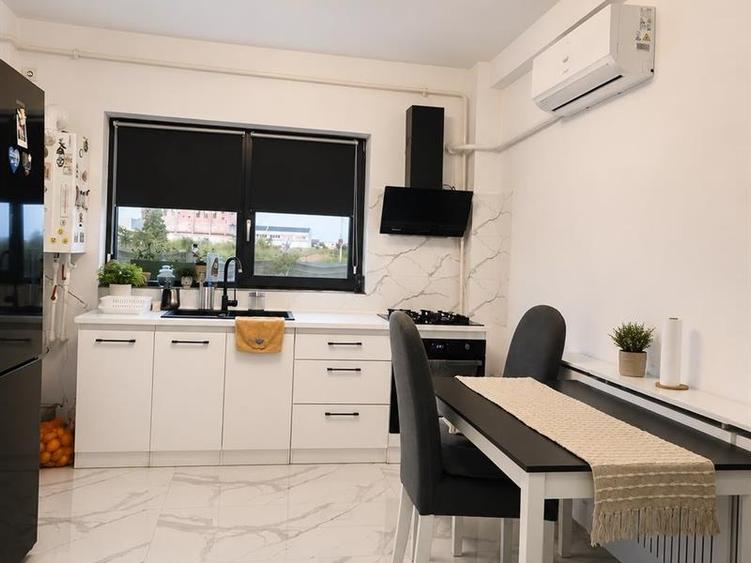 Apartament 3 camere, decomandat