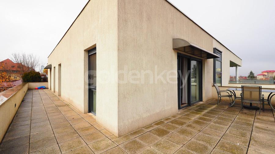 Apartament penthouse cu 4 camere | 2 garaje | spatii generoase