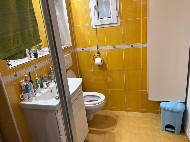 Apartament 3 camere, decomandat, zona Craiovita Noua