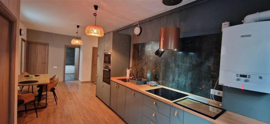 De inchiriat apartament 3 camere, semicentral, zona Papiu