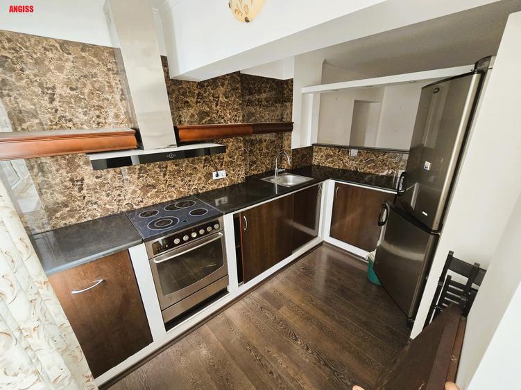 Apartament cu 3 camere str VICTORIEI