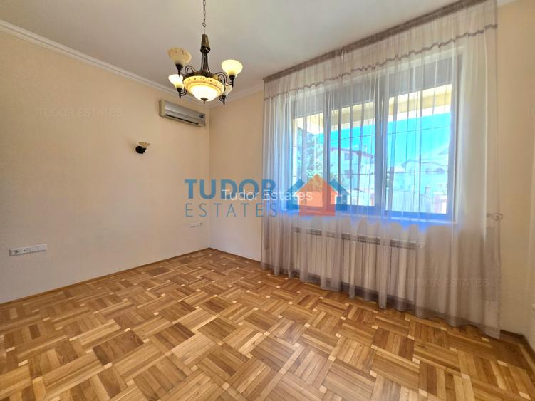 Elegant 10-Bedroom Mansion with Private Pool & Landscaped Garden - 22