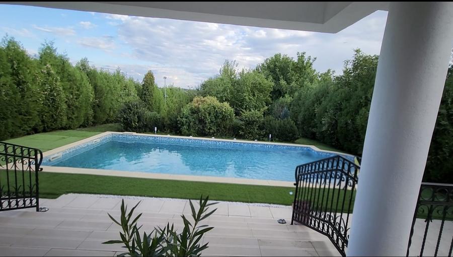 VILA IMPRESIONANTA CU ACCES LA LAC si PISCINA