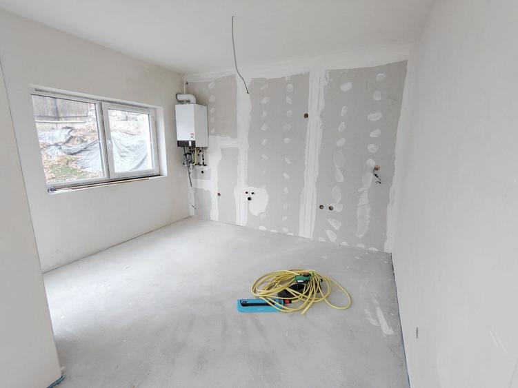 Casa cuplata, noua, intr-o zona de case- linistita,in Dambul Rotund