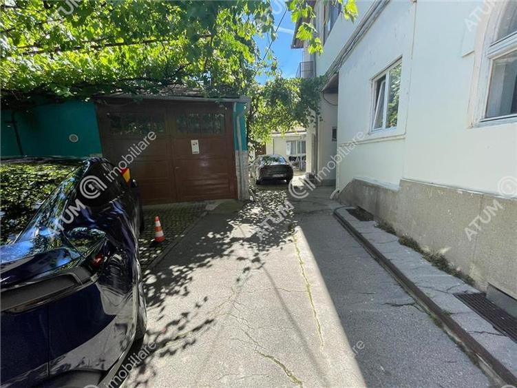 Apartament 2 camere balcon garaj curte libera zona ultracentrala Sibiu
