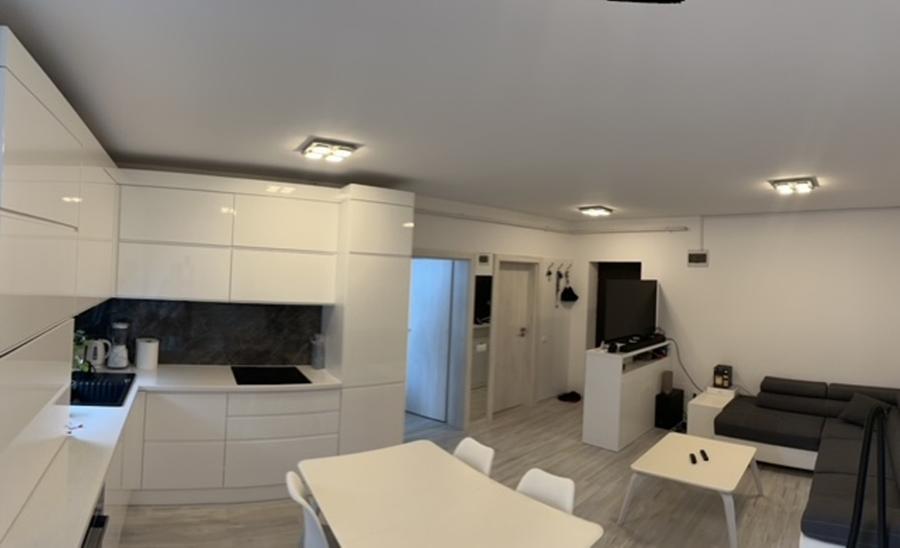 Apartament 2 camere de închiriat, terasă cu jacuzzi,zona Mărul de Aur!