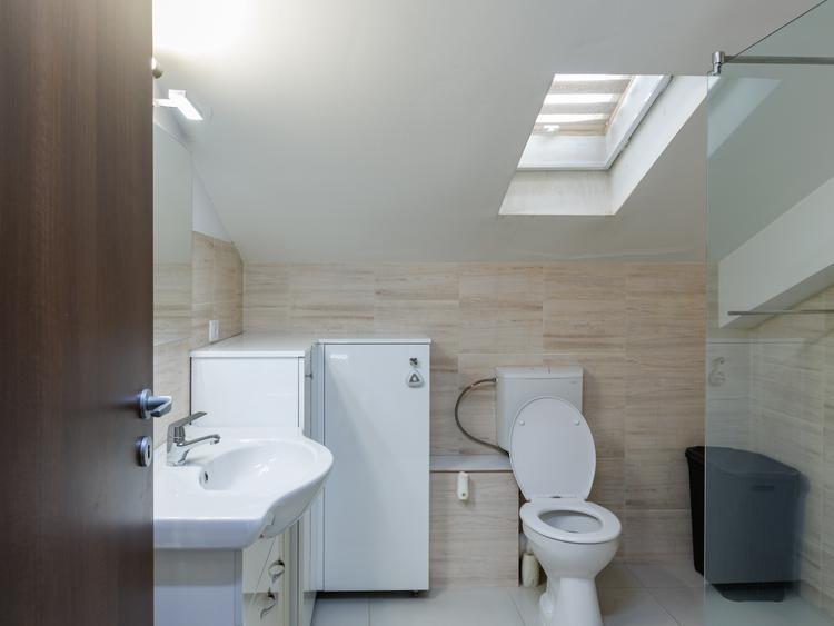 Casa 4 cam, 3 bai Ghencea Str Dantelei, 10 min Metrou Raul Doamnei