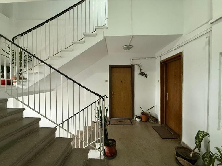 3 camere | Teiul Doamnei | Bloc din 83 | Reabilitat